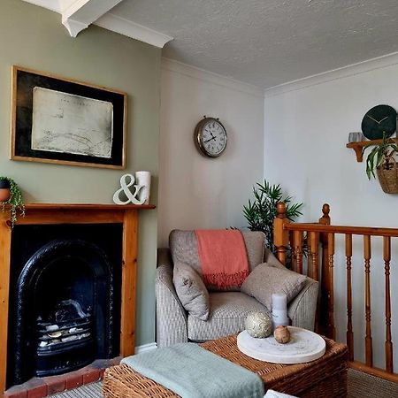 2 Bedroom House Within Walking Distance Of Town Cowes  Kültér fotó